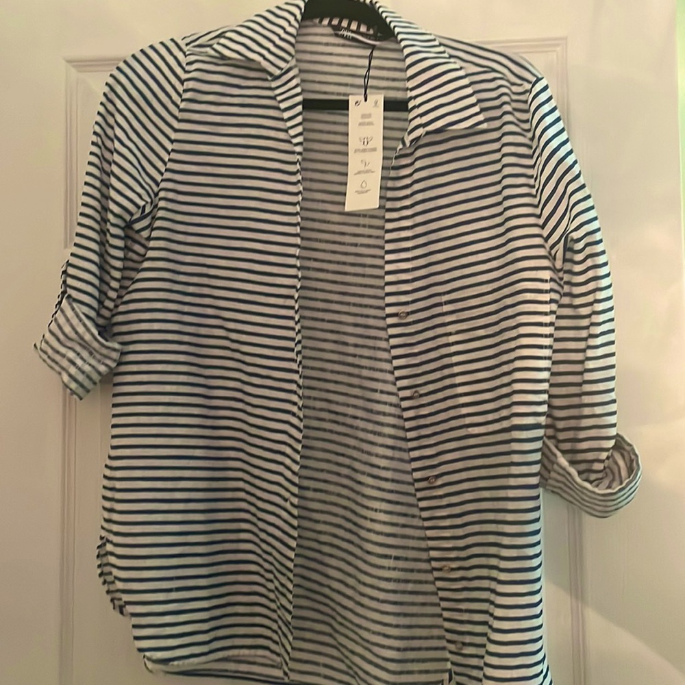 Zara linen blend shirt with cuff at sleeves size medium.